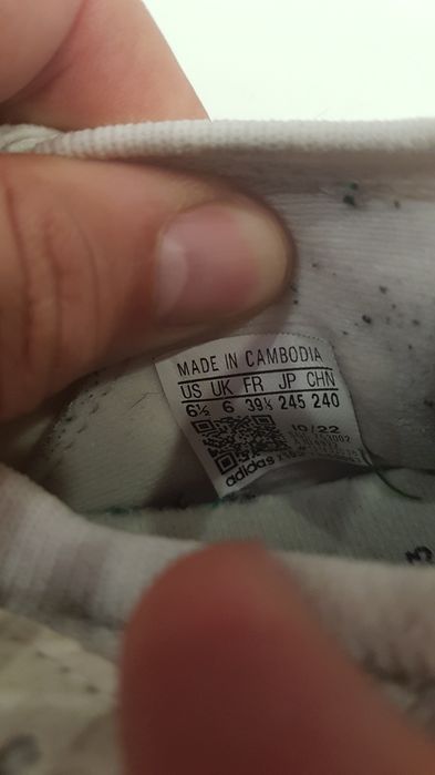 Vendo chuteiras Adidas em muito bom estado.