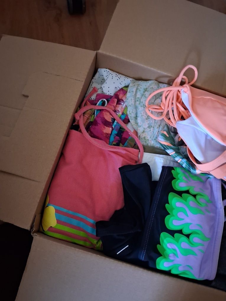 Box karton ubrań damskich