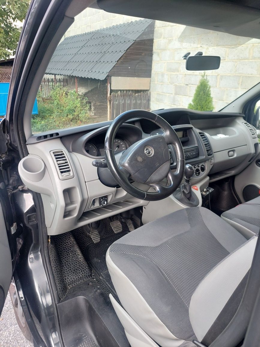 Opel Vivaro Long - 2.0 diesel - 2011 rok