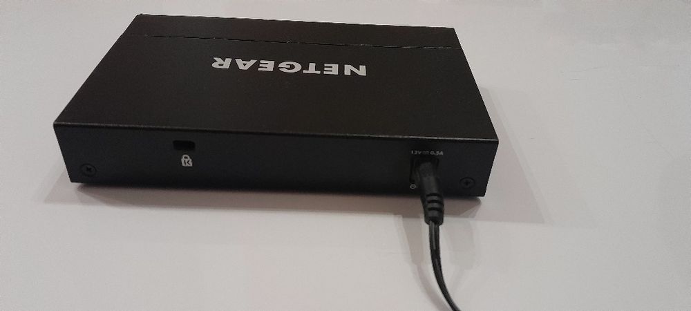 Switch de red marca Netgear