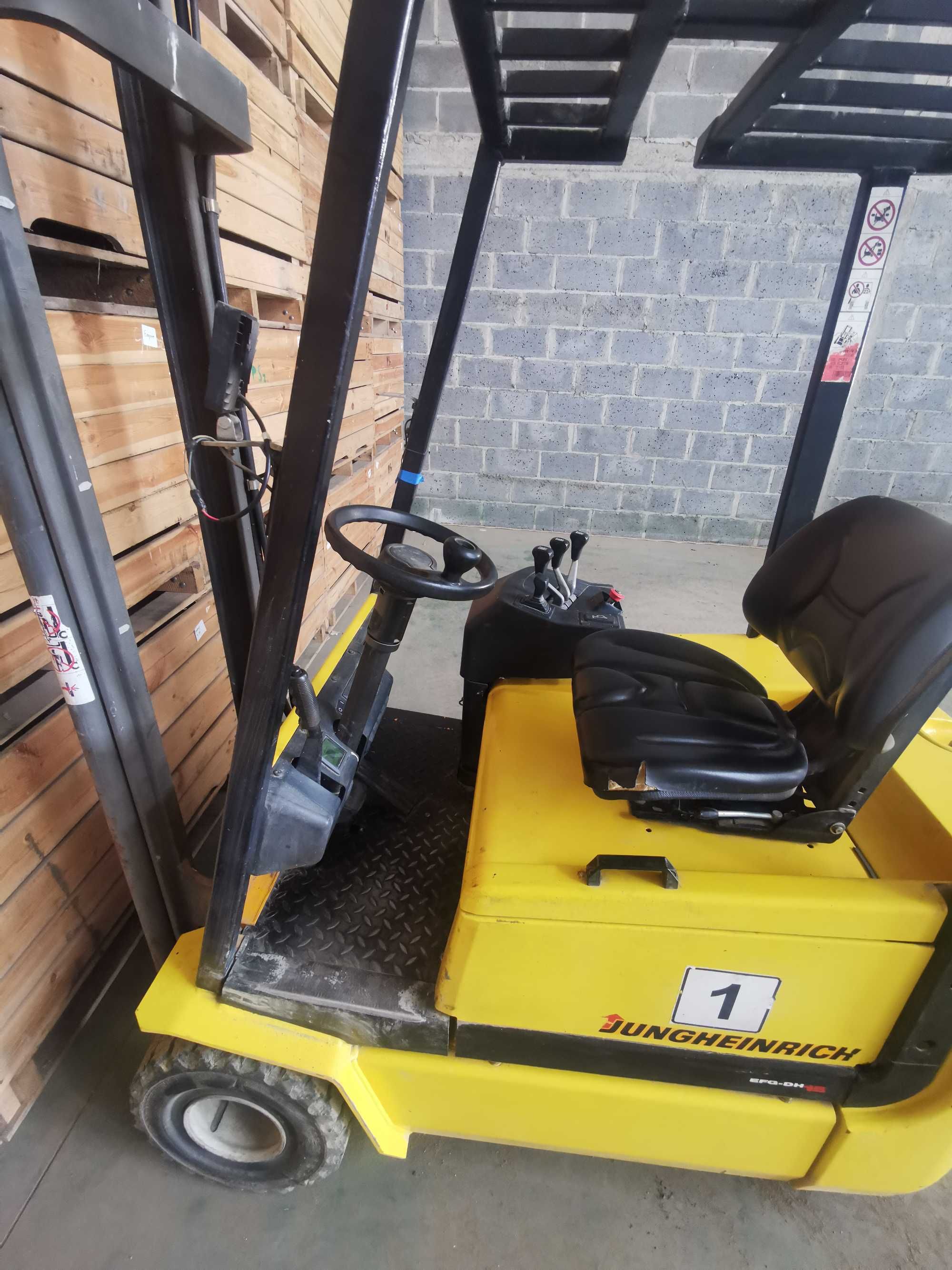 Wózek widłowy elektryczny Jungheinrich EFG 115 Sprawny