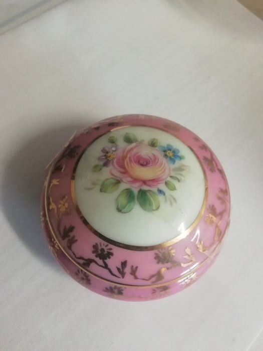 Pequena caixa de limoges