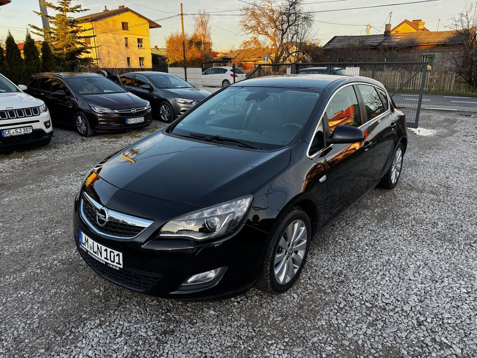 Opel Astra 1Właściciel BiXenon Ledy Klimatronik Cz.Parkowania Serwis Możliwe RATY