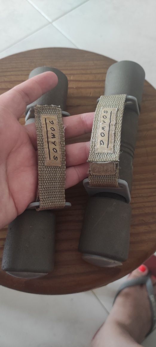 Halteres de um kg cada, ótimo preço.