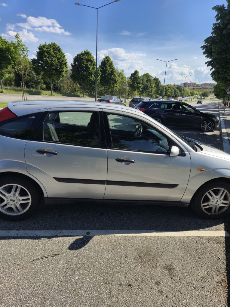 Ford Focus, 1.8 Tdi Gasóleo 2001, 5 portas, nacional