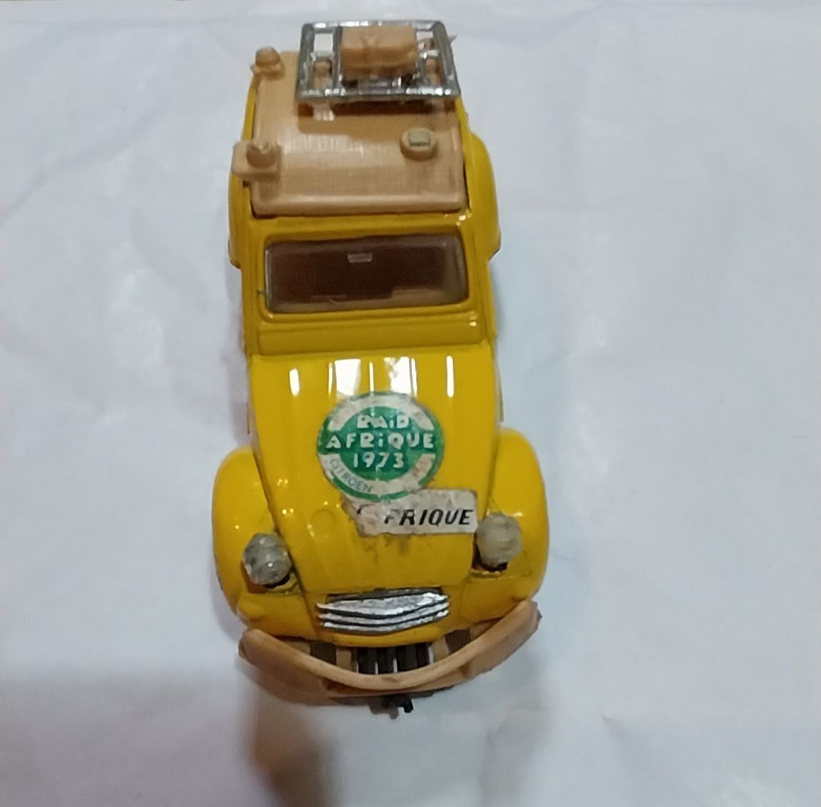 Miniatura antiga Citroën 2Cv escala 1/36