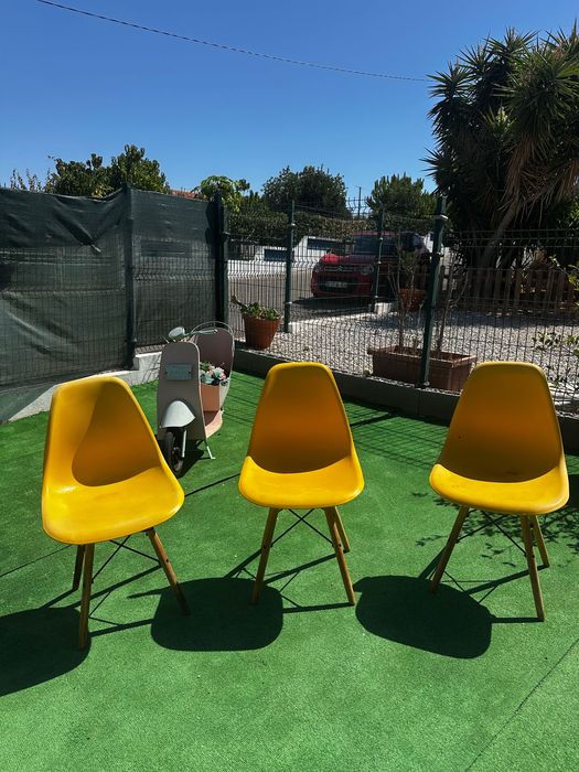 3 Cadeiras Eames Molded