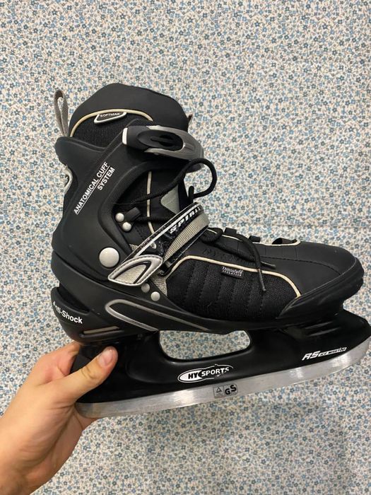 Коньки , 44 розмір , стан ідеальний з чохлом .