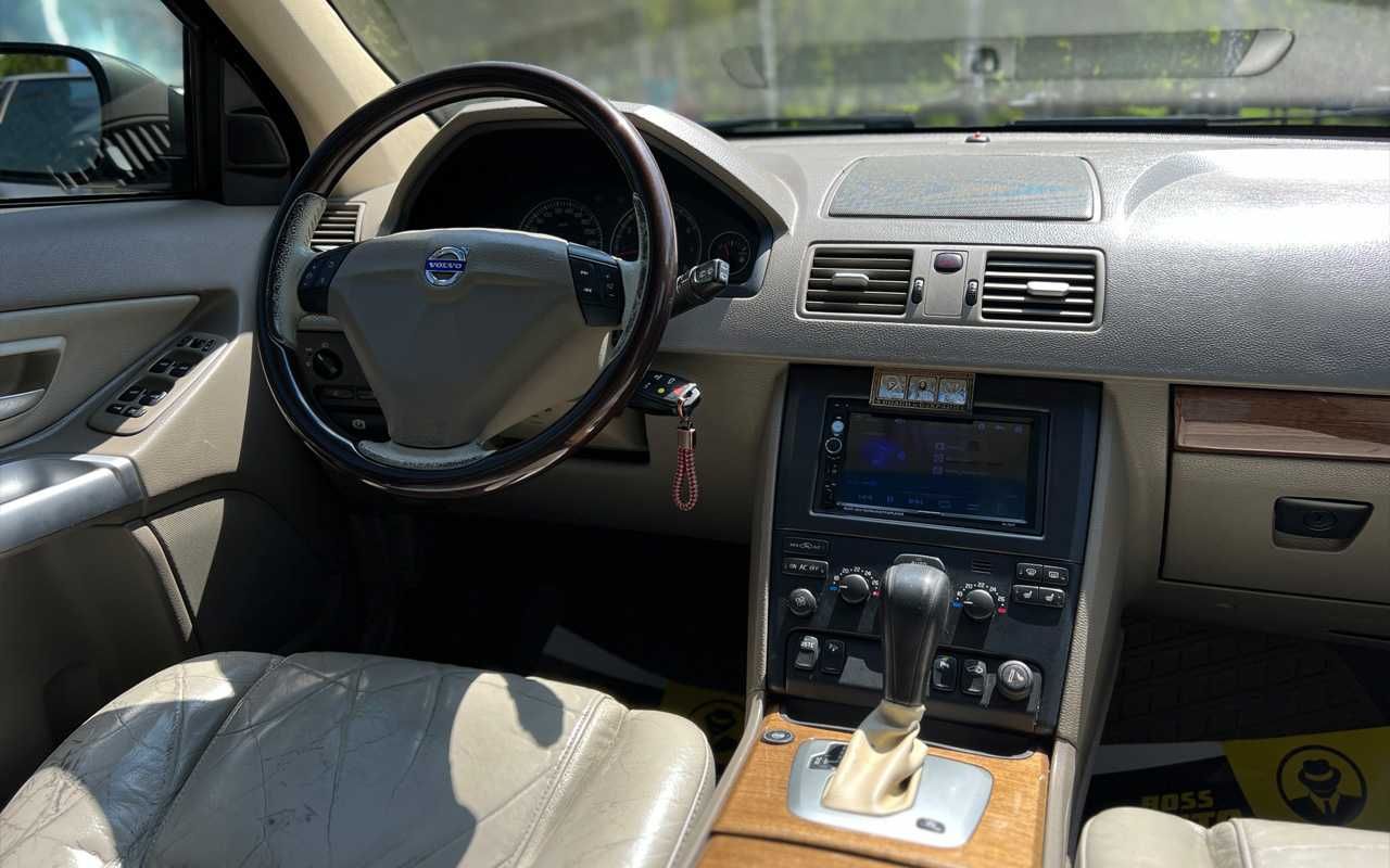 Volvo XC90  2005