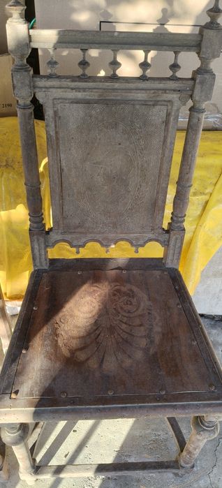 Cadeiras de sala em estado razoável