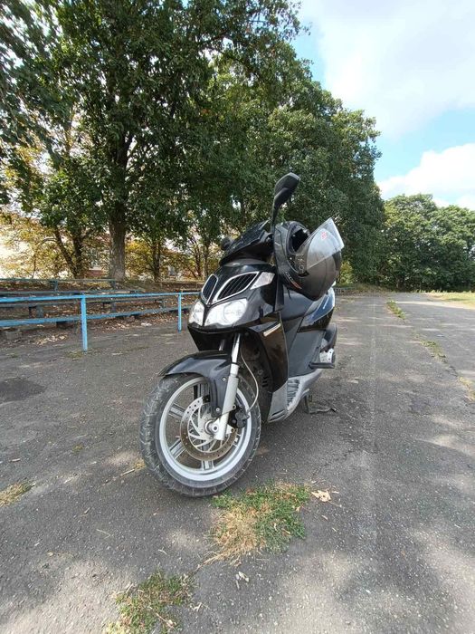 Aprilia sportsity 250