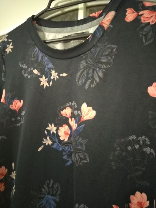 Bluza w kwiaty r. L granatowa z motywem kwiatowym