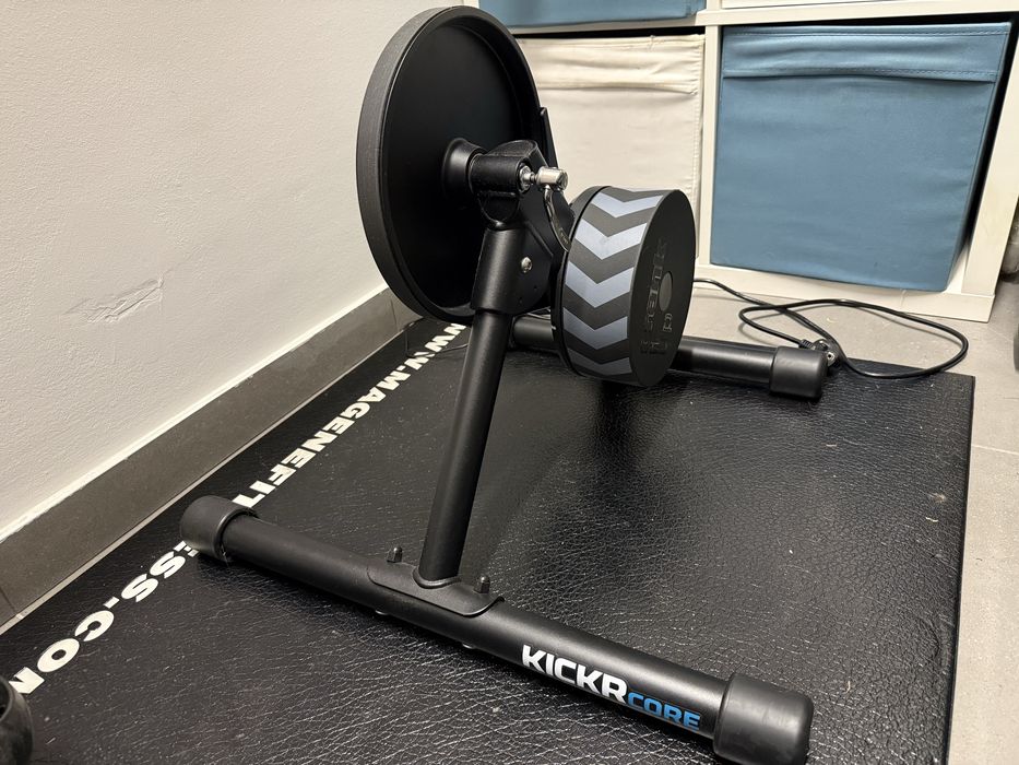 Trenażer rowerowy Wahoo KICKR CORE + Zwift Play + Zwift Cog