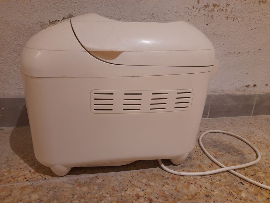 Máquina de fazer pão e bolos