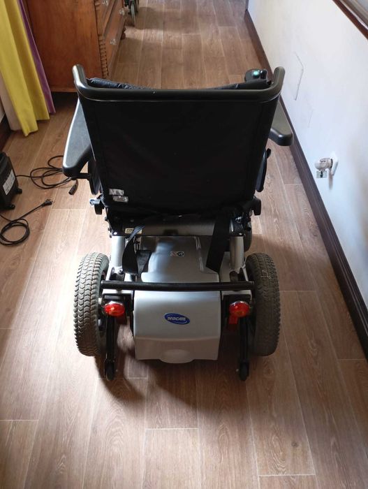 Cadeira de rodas elétrica