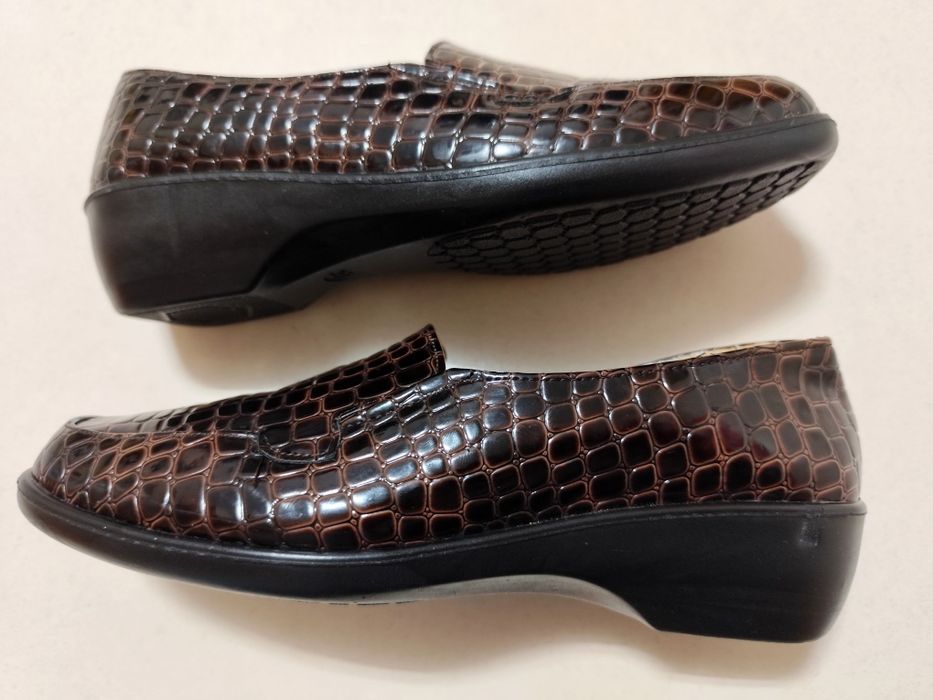 Sapatos castanhos em pele genuína - Elova (Novo - Tam. 37)