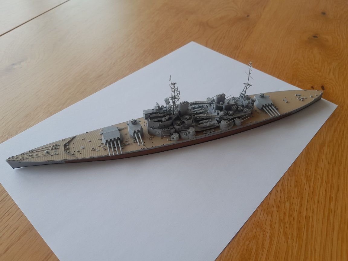 1/700 King George V -model sklejony pomalowany