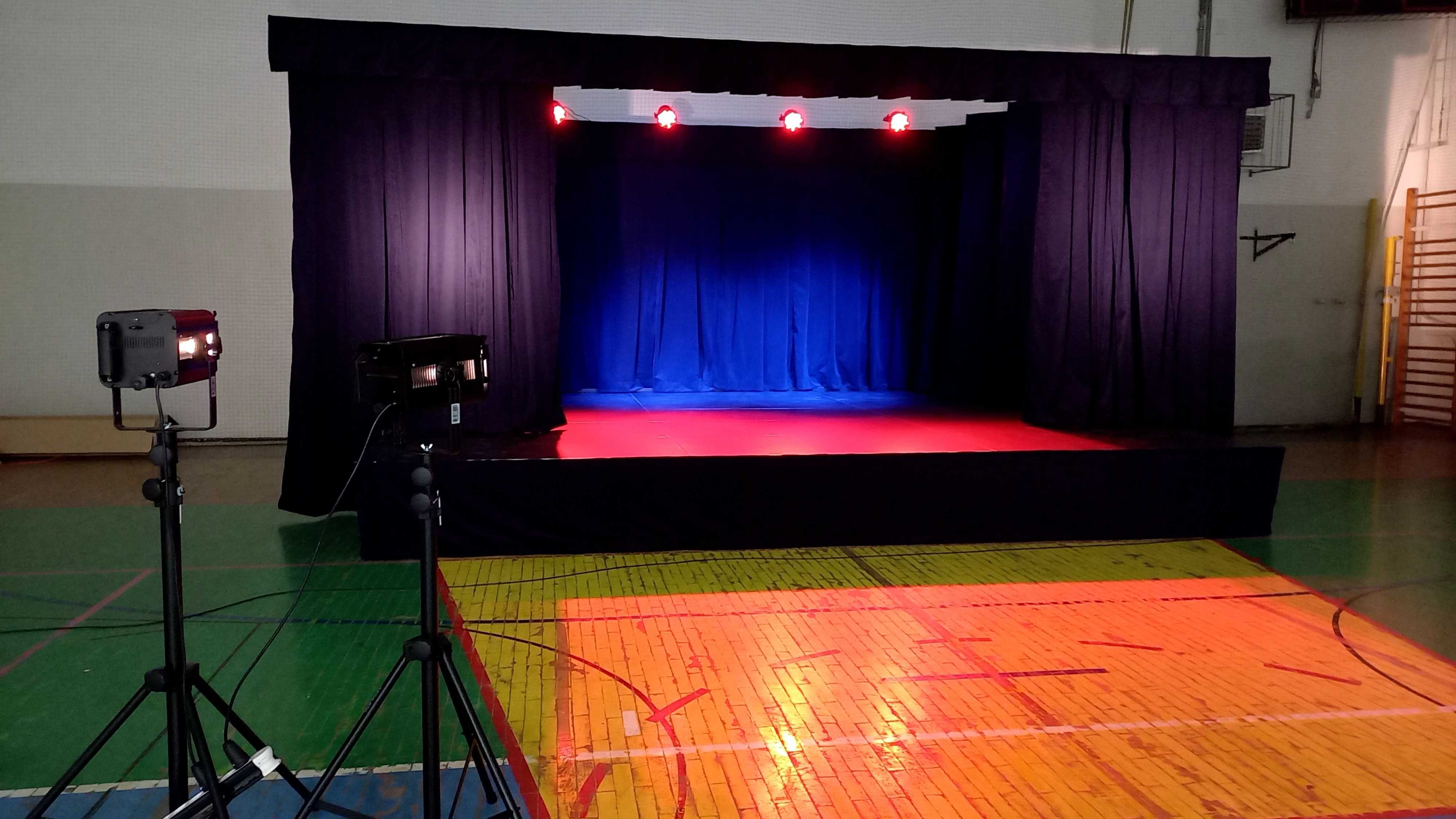 Scena teatralna 4x3m z kotarami i oświetleniem LED