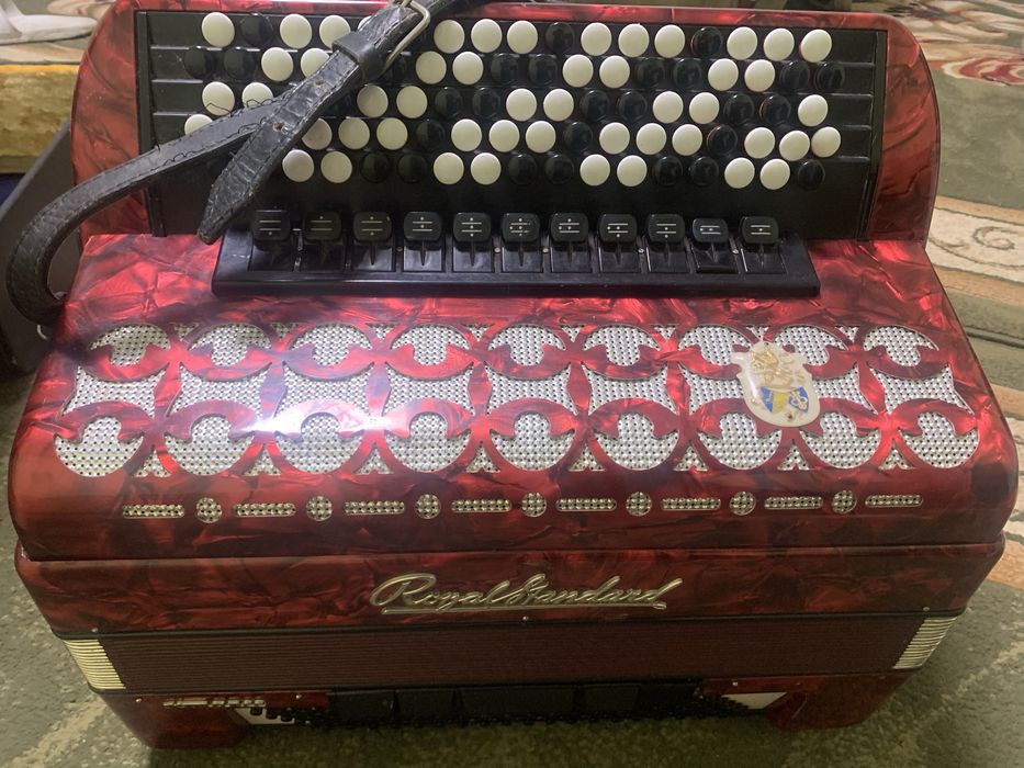 Продам Баян Royal Standard Romance. В ідіальному стані