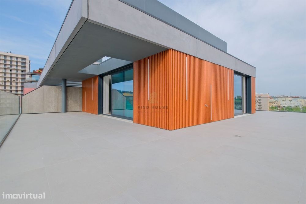 Vende-se Penthouse T4 Duplex com vista para a Ria, em Aveiro