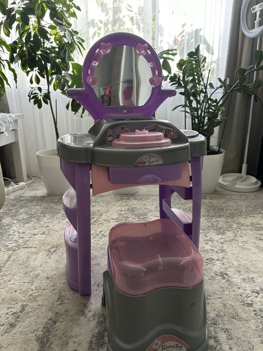 Туалетний дитячий столик