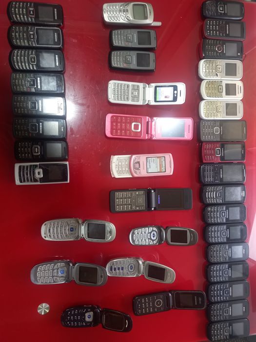 Телефоны самсунг.