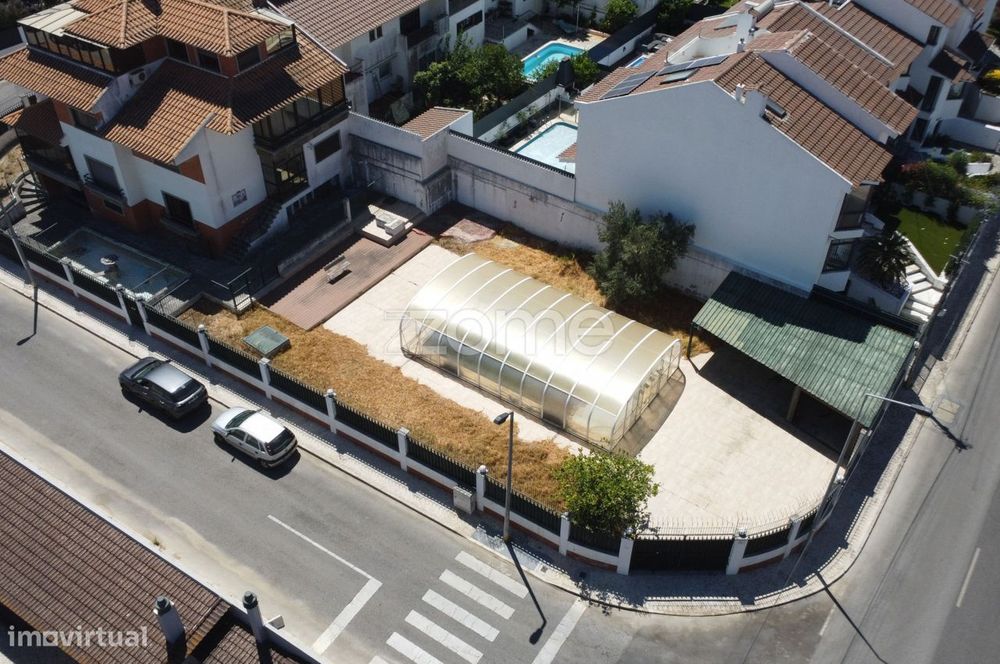 Terreno urbano no Murtal, na parede com Piscina