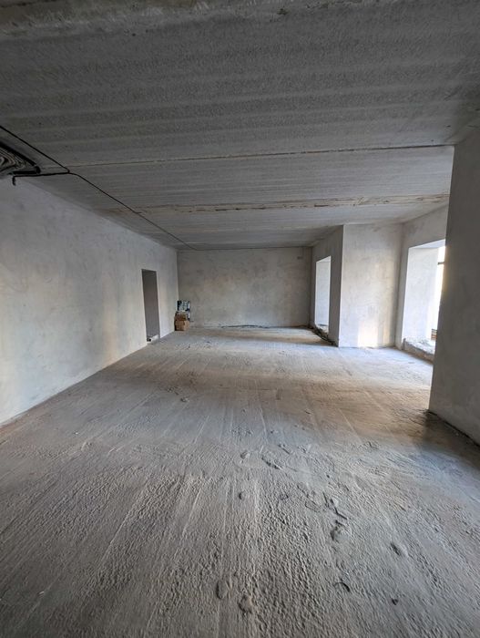 Комерція під бізнес у готовому будинку.