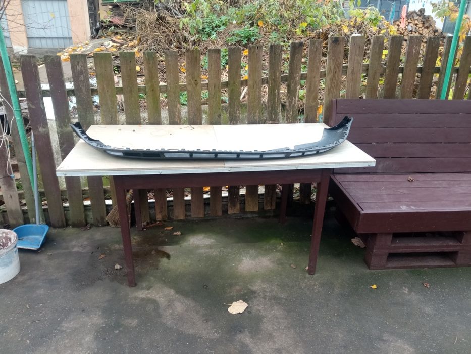 Продам на передній бампер губу