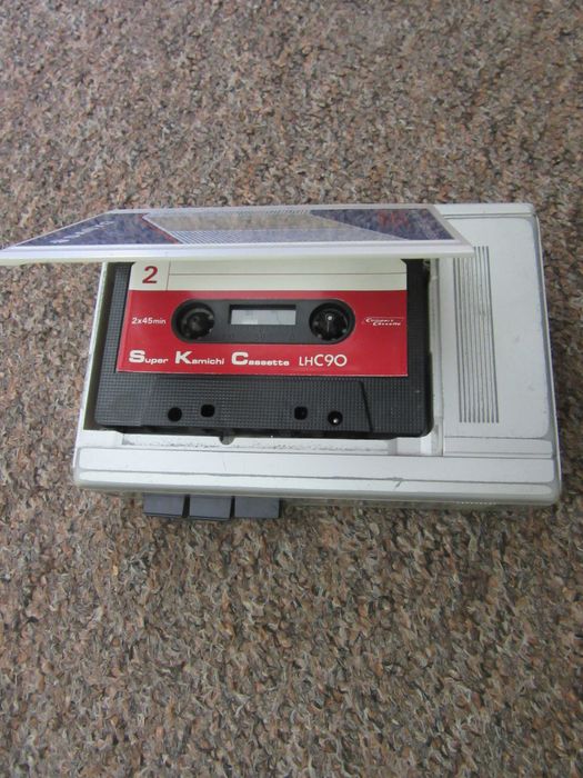 walkman Sanyo M-G7 z lat 80-tych, uszkodzony