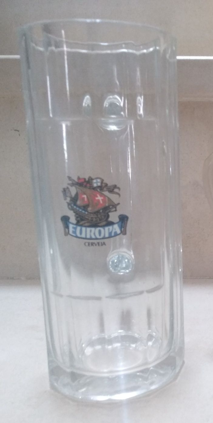 Caneca de vidro da antiga Cerveja Europa