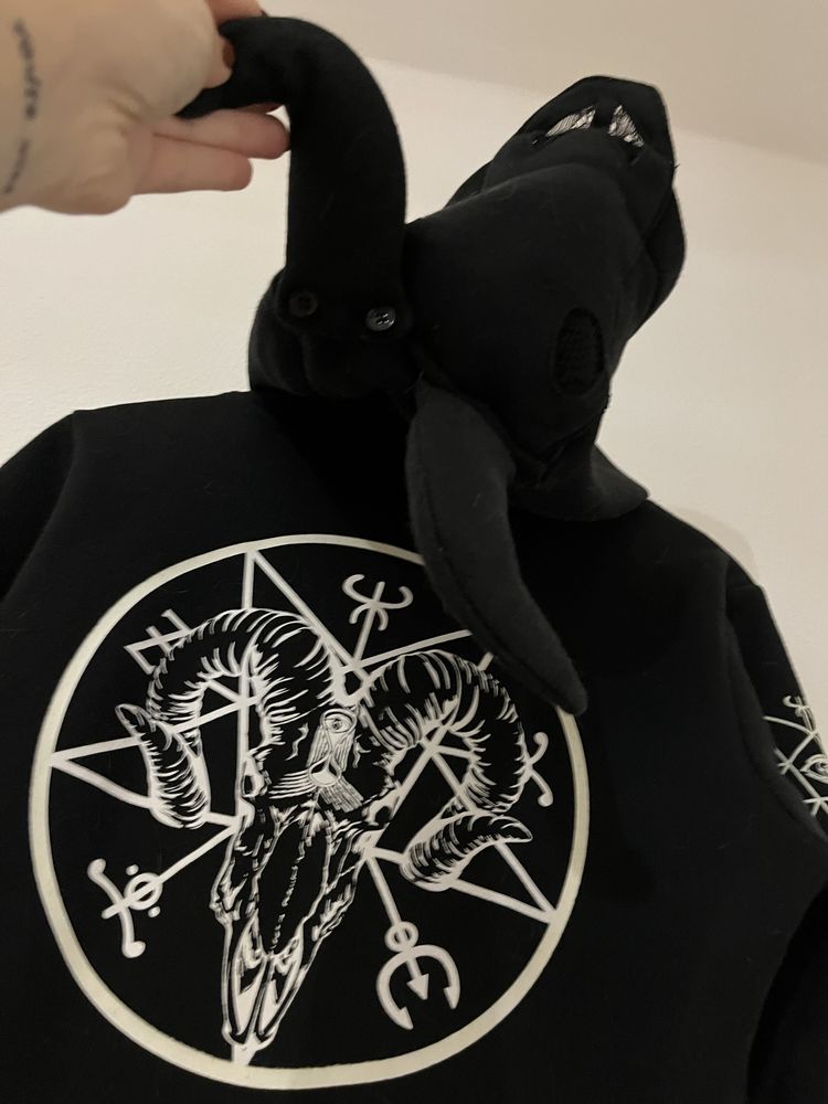 Casaco baphomet com chifres