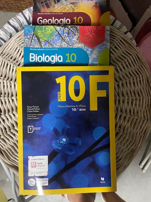 Manuais 10 ano Geologia, Biologia e Fisico Quimica