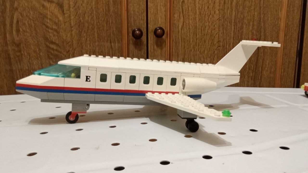 Конструктор ТМ Brick 0496 Пасажирський літак з більш ніж 200 деталей.