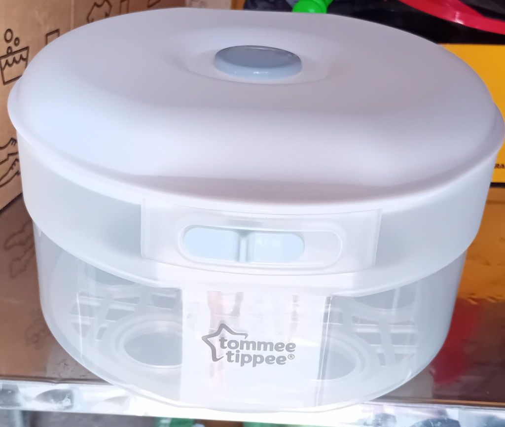 Esterilizador de biberão Tommee Tippee com água e pastilhas