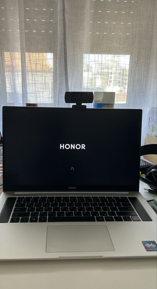 Portatil MagicBook Honor 15.6 16 GB RAM,512GB, AMD R5 4600H