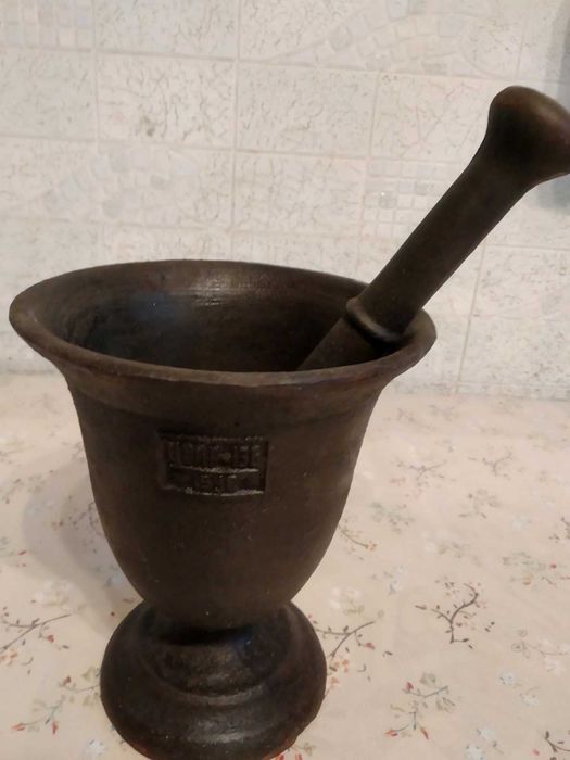 Стара радянська чавунна (чугун) ступа. Друга половина 40-х рр.