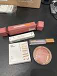 Blush e gloss Aura Helena Coelho