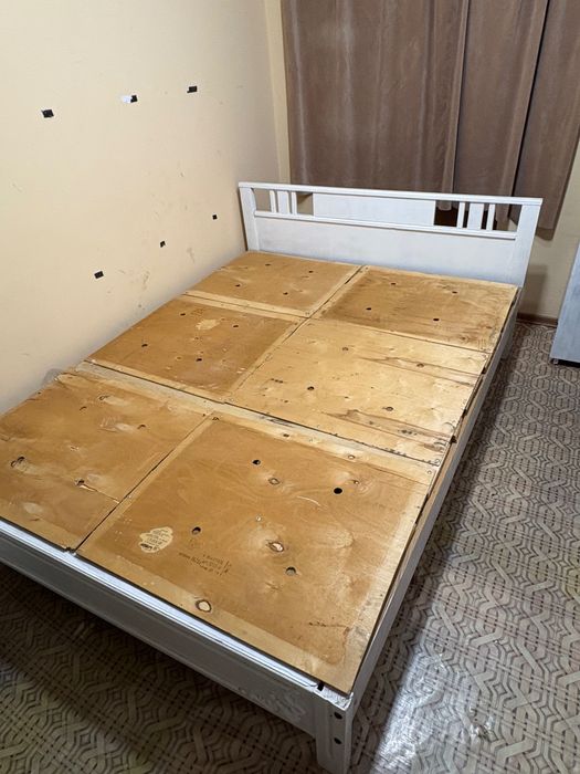 Продам кровать деревянную