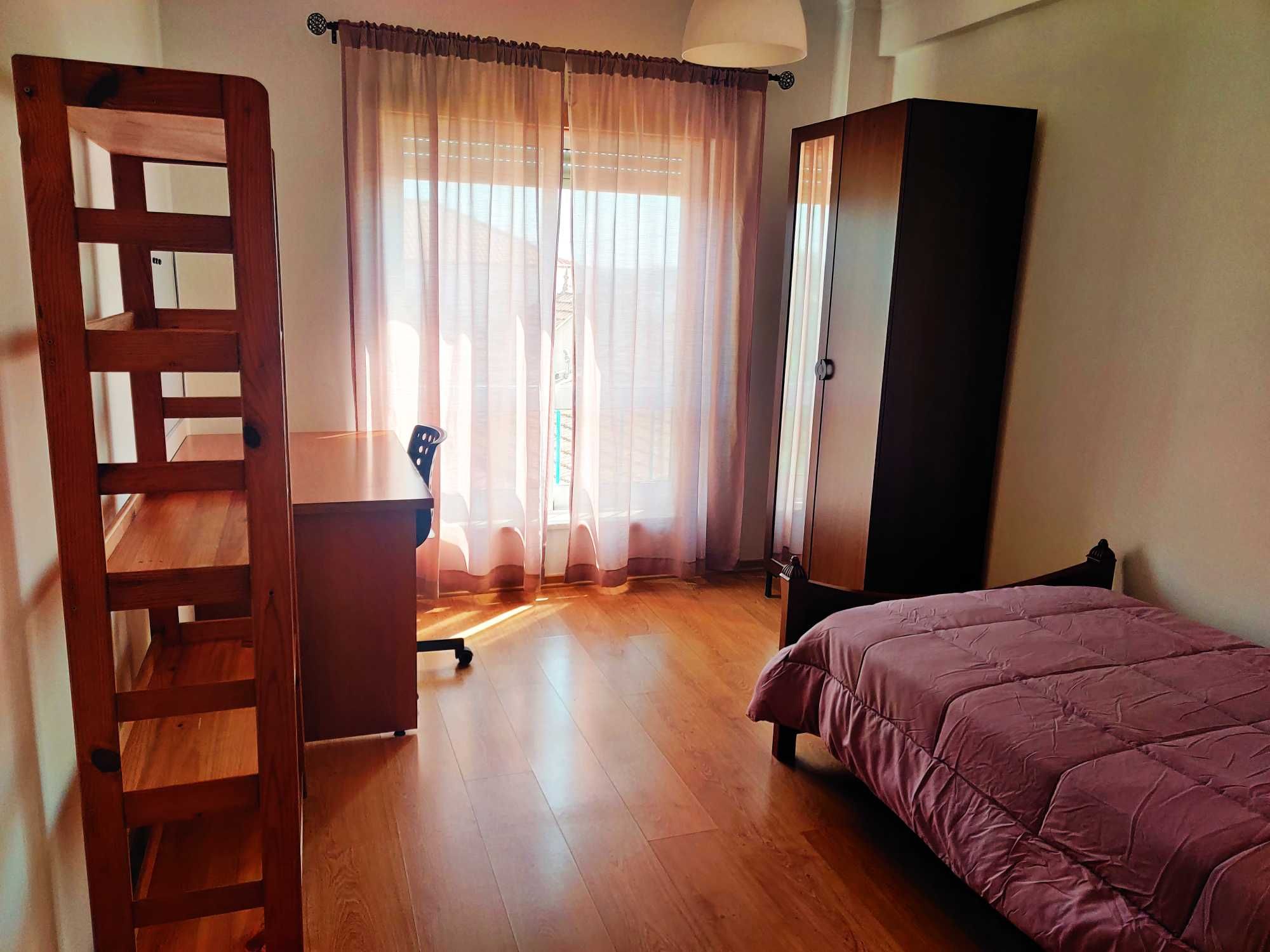 Aluga-se quarto FCT - Monte da Caparica