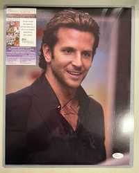 Bradley Cooper Autograf na dużej fotografii 36x28 CM