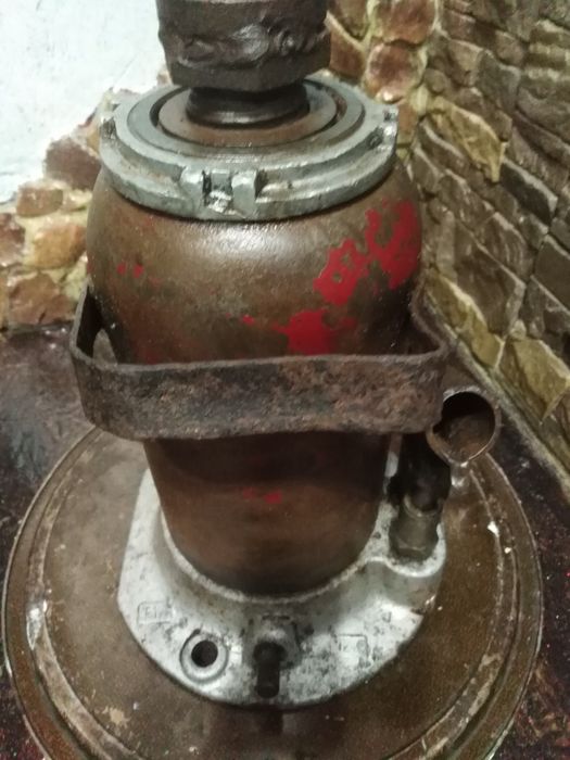 Продам домкрат 12 т