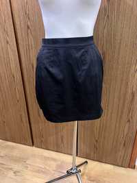 Czarna elegancka spódnica krótka