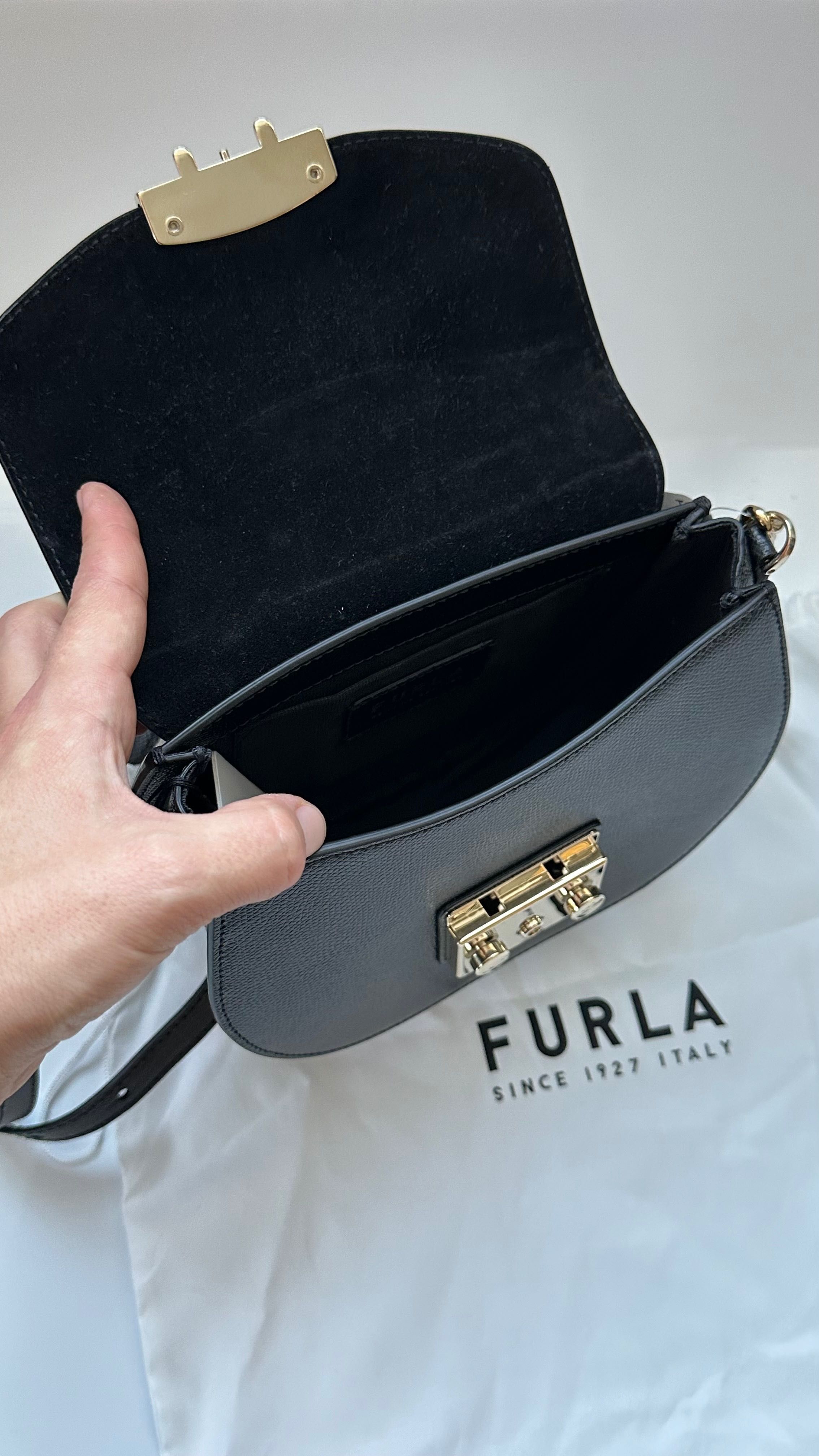 Чорна шкіряна сумка Metropolis Mini Black Furla