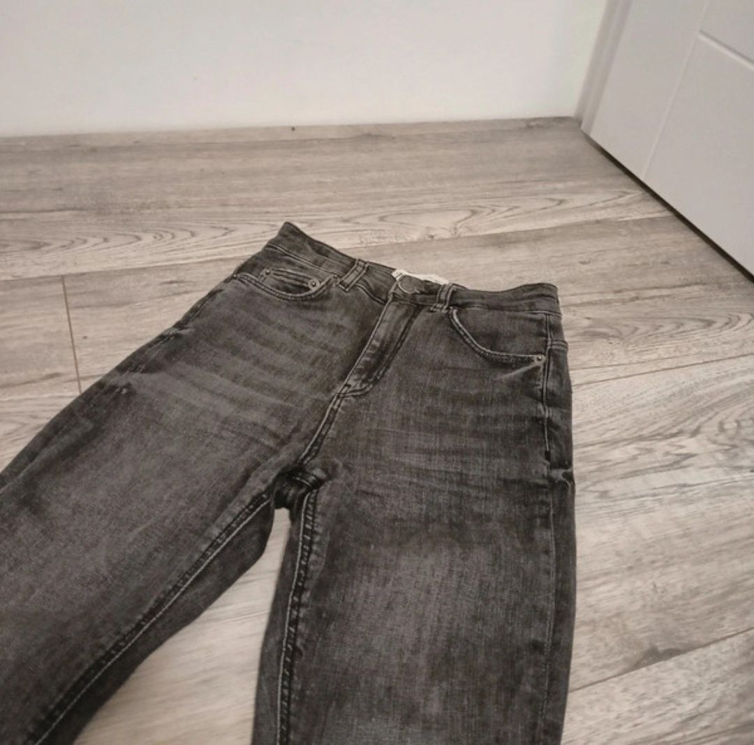 Zestaw 8 jeansów OPIS