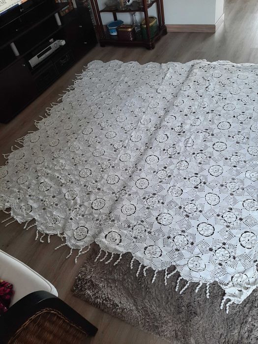 Colcha em renda feita à mão