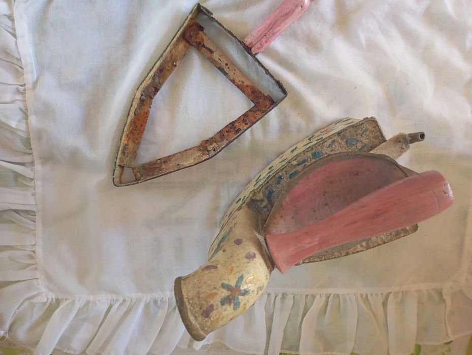 Ferro a carvão antigo