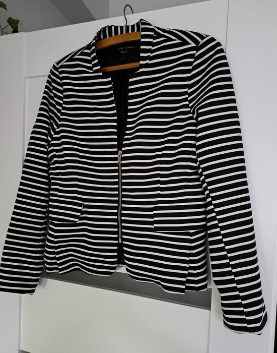 Krótka damska marynarka, żakiet, w czarno białe pasy ,rozm. XL