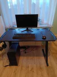 Komputer do gier w zestawie z biurkiem gamingowym i fotelem