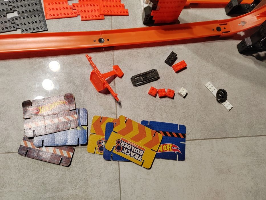 Hot Wheels Track Builder Szalone kraksy zestaw

Hot Wheels Track Buil
